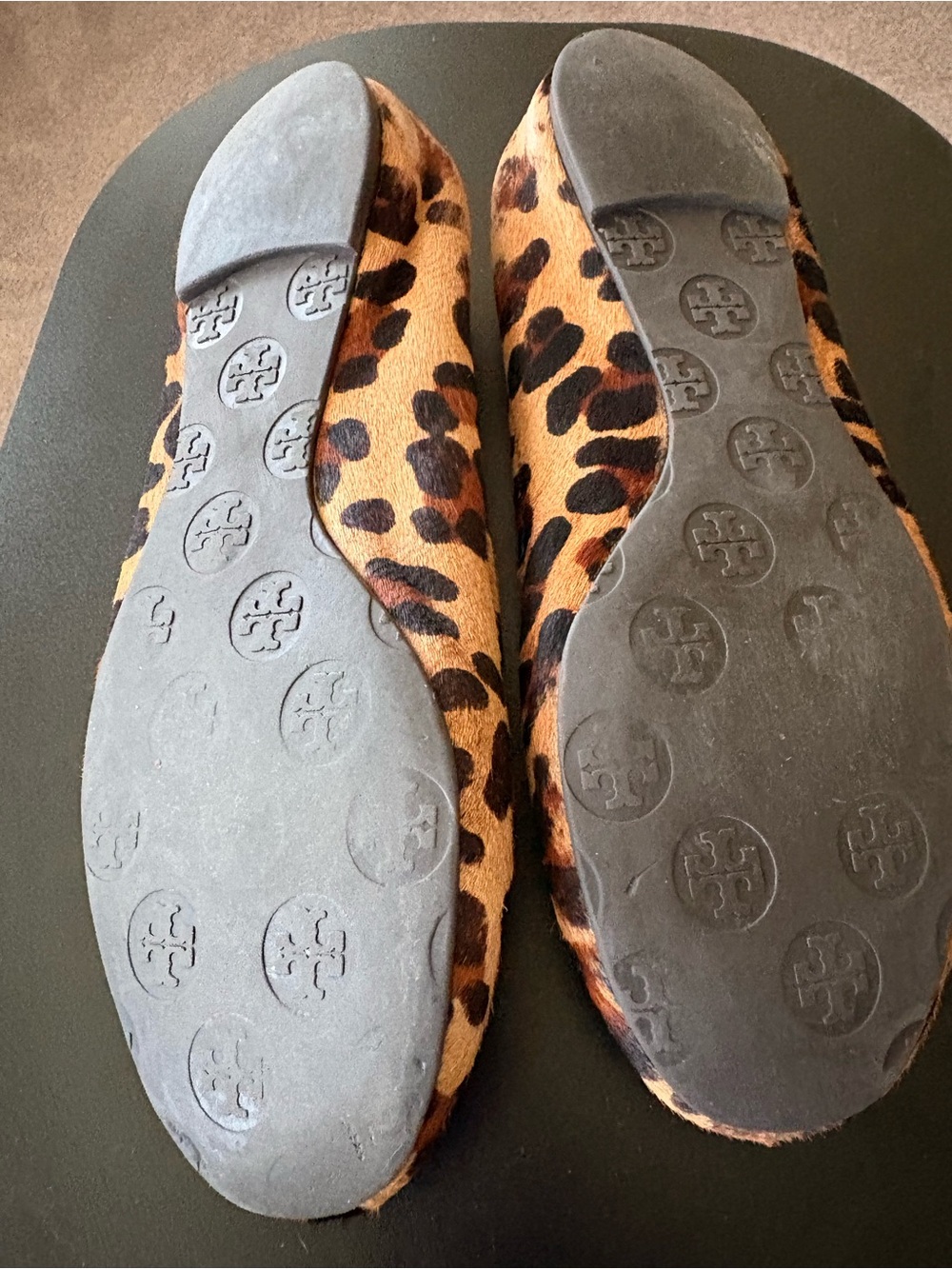 Tory Burch Tan and Black Leopard Ponyhair Ballet Flats with Gold Logo - Picture 3 of 7